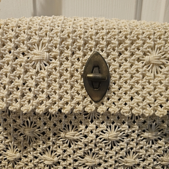 Vintage 70s Shoulder Bag With Brass Turn Lock - Picture 3 of 9